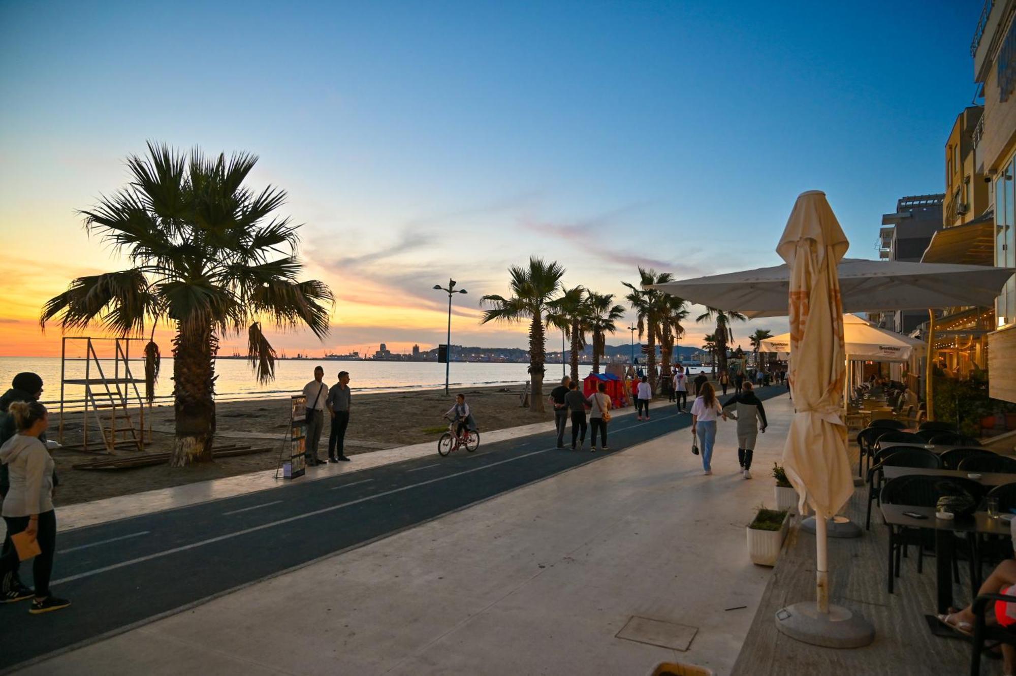 Hotel Zanzi Durrës Exterior foto